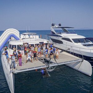 Spesiallaget  sklie på egne mål fra Yacht-båter