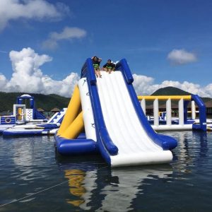 Big slide – Stor Vannsklie –  Størrelse : 11L*5W*4,6H meter